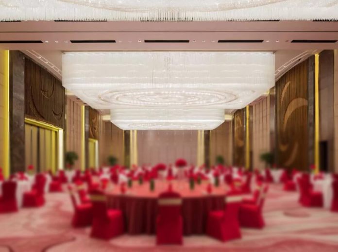 酒店現(xiàn)代吊燈，現(xiàn)代風(fēng)格酒店宴會廳燈具