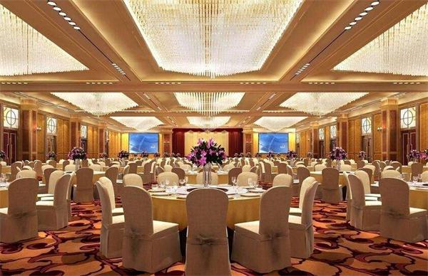 酒店宴會廳水晶燈方案效果圖 源頭燈飾廠家一站式發(fā)貨