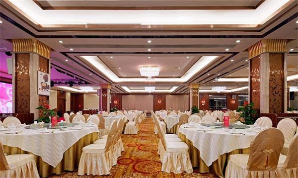 現(xiàn)代酒店宴會(huì)廳整體燈光效果照明燈具廠家定制效果圖